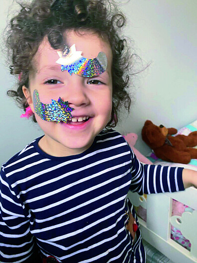 Наше вам с кисточкой: Стася Соколова о том, почему красится ее 4-летняя дочь