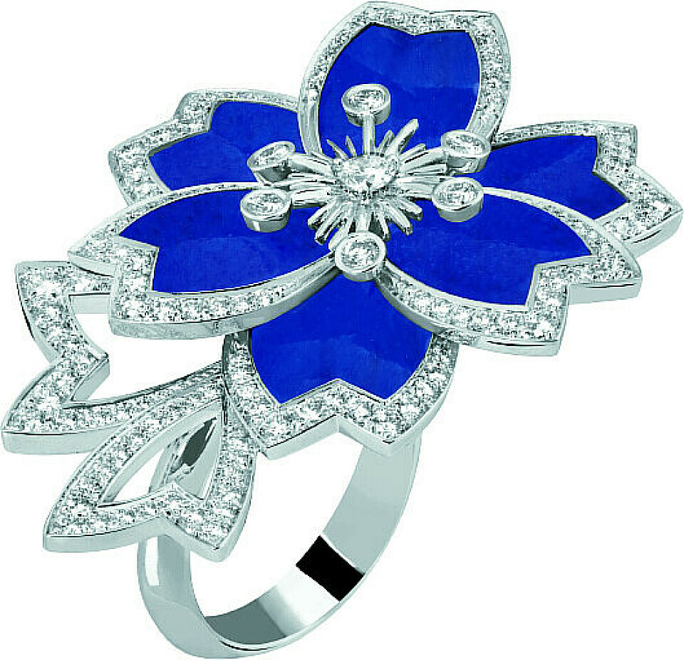 Зимний тренд: ювелирные изделия с синими самоцветами в стиле Снежной королевы