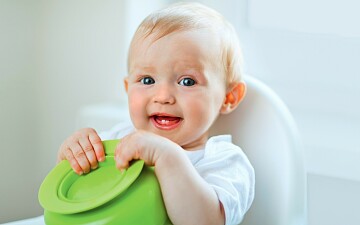 От поильника до тарелки: выбираем посуду для ребенка вместе с экспертом