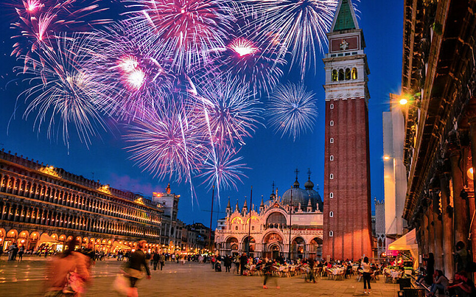 Петербург, Дубай, Венеция и не только: точки на карте, где исполняются желания в Новый год