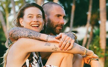 Солист Maroon 5 Адам Ливайн и Бехати Принслу стали родителями в третий раз