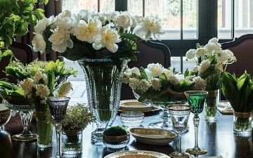 Искусство сервировки: как оформить стол живыми цветами