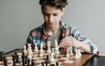 Шахматы: в чем польза для ребенка и как увлечь его этой игрой