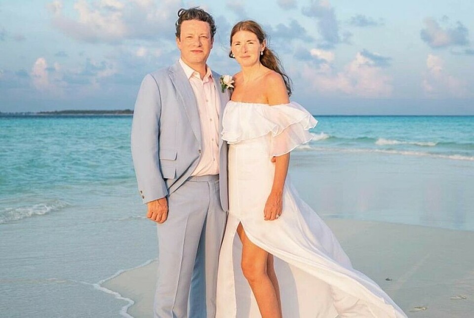 5 детей и 23 года вместе: шеф-повар Джейми Оливер и его жена Джулс обновили свадебные клятвы на Мальдивах