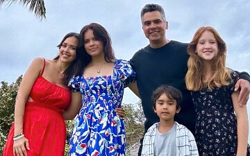 Джессика Альба опубликовала семейные снимки из отпуска на Гавайях
