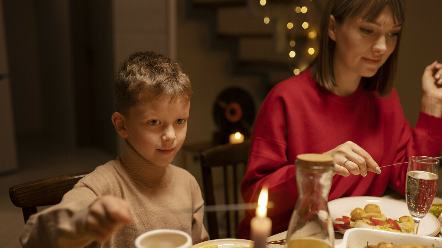 Переедание в праздники: врач советует, как сделать любой праздник безопасным и комфортным для ребенка