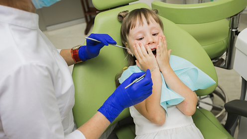 Только спокойствие: как лечить детям зубы и исправлять прикус без стресса, боли и слез?