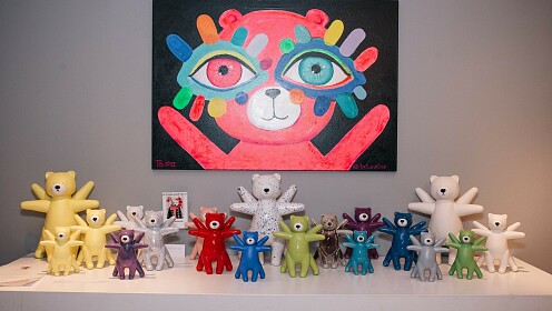 Медвежата и розы: весенний маркет подарков